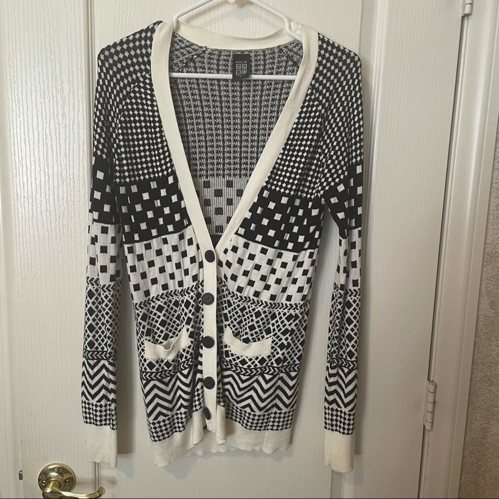 Nollie sweater medium EUC